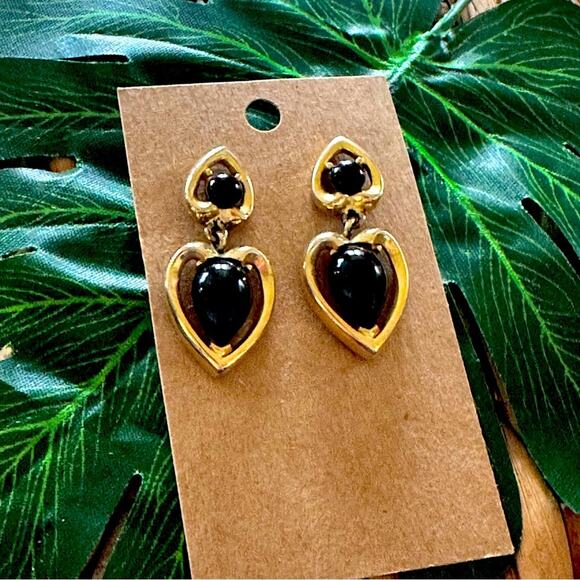 BOGO FREE VINTAGE Trifari BLACK HEART EARRINGS - Picture 1 of 6